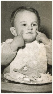 Foto bambino che mangia