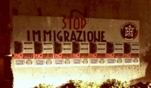 striscione stop immigraz