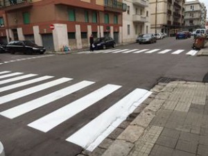 strisce bianche commenda (3)