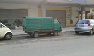 veicoli abbandonati via bezzecca (1)