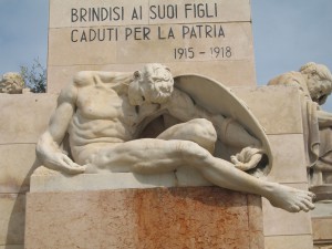 Edgardo-Simone -un-particolare-del--Monumento-ai-caduti-di-Brindisi -1927