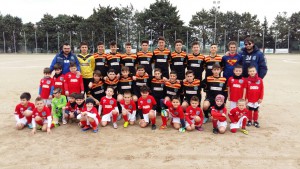 I Giovanissimi Cedas con i bambini della scuola calcio prima della partita con l'Olimpia Fr_