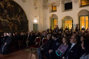 Lo scultore Conte incontra IL cartapestaio Manzo  (2)