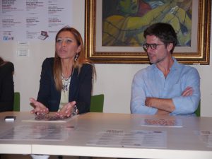 la-sindaca-angela-carluccio-e-lattore-ettore-bassi