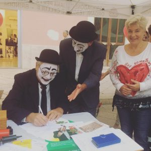 il-duo-comico-tindilo-dona-tutto