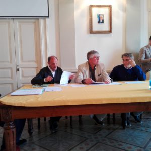 il-momento-della-firma-da-sinistra-vitofrancesco-greco-carparelli