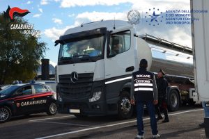 operazione-pietro-carabinieri-e-dogane-durante-un-controllo