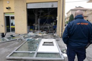furto-postamat-con-esplosivo-ufficio-postale-sito-nella-frazione-trodica