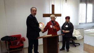 aido-br-consegna-ricordo-a-comandante-vvf-bri
