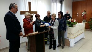 aido-br-consegna-targa-a-moglie-e-figli-giancarlo-cazzato