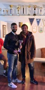alessandro-dellaquila-premia-il-vincitore-del-4-cat-vincenzo-pastore