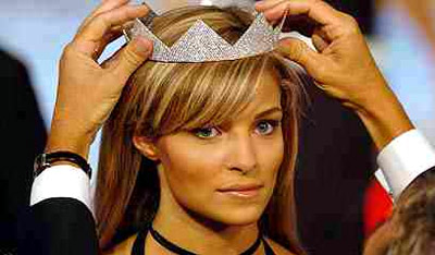 Nella fase finale di Miss Italia 2003 si segnalò la brindisina Barbara Signore che dopo aver superato le primissime selezioni fu eliminata nella seconda ... - missitalia2004