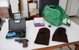 Rinvenuto borsone con droga ed armi nelle campagne di Villa Castelli
