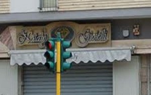 Rapina con spaccata alla gioielleria Nataly