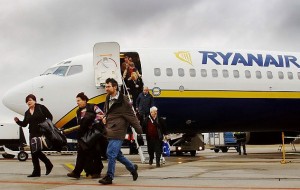 Pesante ritardo per i voli Ryanair Roma Brindisi e ritorno: ai viaggiatori 250 euro