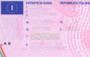 Guida l’auto dell’amico senza aver mai preso la patente: nei guai 34enne di Brindisi