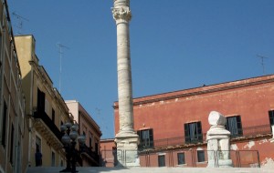 Conservare la memoria con una colonna e parte dell’altra. Di Aldo Indini