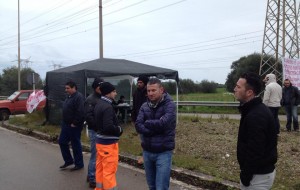 Il Comitato Disoccupati di Tuturano continua il presidio davanti alla Centrale Enel
