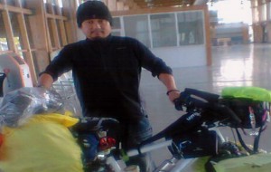 Giro del mondo in bici: l’avventura del cinese che passò da Brindisi. Di Marco Greco