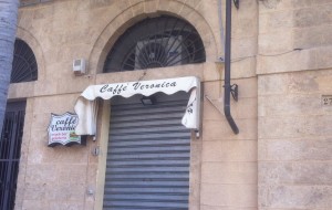 Bruciata l’auto del titolare di un bar