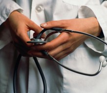 Il NAS segnala un dirigente medico, contestati truffa aggravata, falso e assenteismo: danno da 68mila euro alla Asl