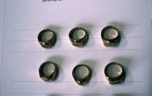 Fingevano incidenti per vendere oro falso: arrestati tre rumeni