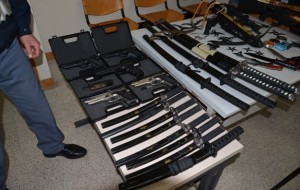 Stalking e centinaia di armi: denunciato 34enne del Quartiere S. Chiara