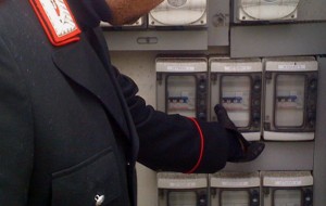 Scroccano luce e gas alla rete pubblica: scattano gli arresti per tre persone