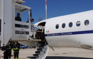 Paziente in crisi respiratoria da Brindisi al Galeazzi Milano a bordo di un Falcon dell’Aeronautica