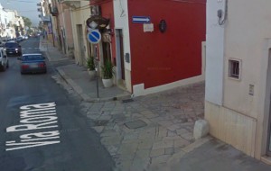Auto contro moto in pieno centro: ferito 30enne di Fasano