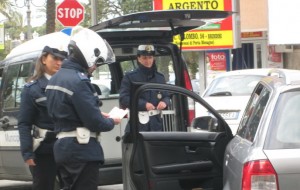Automobilisti indisciplinati: multe e sequestri della Polizia Municipale