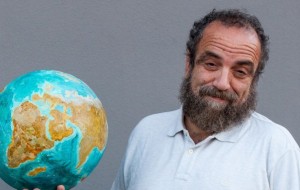 Domani Giobbe Covatta ad Ostuni con “6° (sei gradi)”