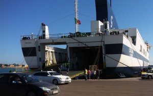Porto di Brindisi: sequestrati 3000 capi di abbigliamento taroccati