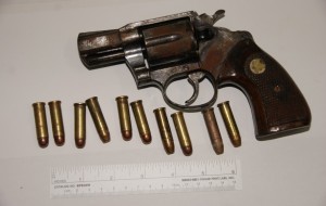 Nascondeva decine di armi in un borsone: arrestato 32enne di Torchiarolo