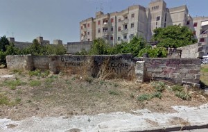 A Sant’Elia rudere da abbattere: “è pieno d’amianto”