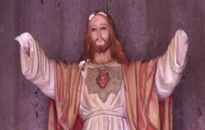 Gesto sacrilego a Torre Canne: danneggiata statua del Sacro Cuore di Gesù