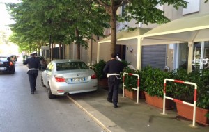 Auto sul marciapiede: decine di multe in Via Appia
