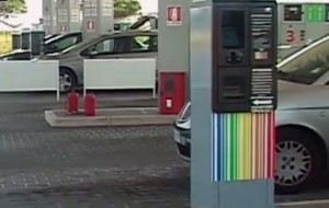 Furto al distributore Ipercoop: colonnina sradicata con carro attrezzi