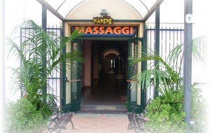 Prostituzione nel centro massaggi: arrestato gestore