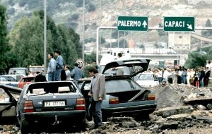Sabato a Masseria Canali i resti della Croma in cui morirono Falcone, la moglie e gli agenti della scorta