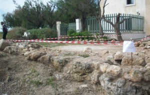 Cemento sulla scogliera ad Egnathia: sequestro della Capitaneria di Porto