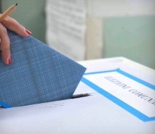 Elezioni comunali nel Brindisino, primi dati parziali: sfide aperte, vantaggi e conferme nei cinque comuni al voto