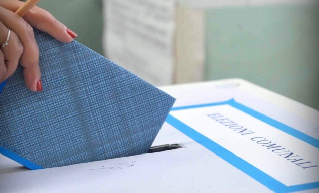 Elezioni comunali nel Brindisino, primi dati parziali: sfide aperte, vantaggi e conferme nei cinque comuni al voto