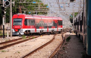 Treno travolge furgone: tre feriti