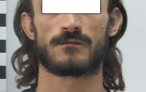 Picchia la madre per soldi: arrestato dipendente da cocaina