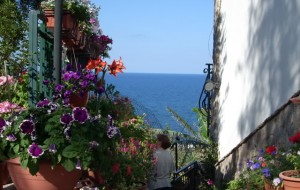 Marine di Torchiarolo: parte il concorso “Balconi ed angoli fioriti”