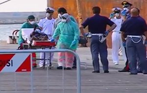 In arrivo mercantile con oltre 700 migranti: vertice in Prefettura