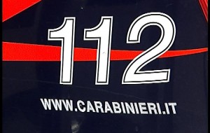 Chiama il 112 e dichiara di essere stata minacciata con una pistola ma non era vero. Denunciata