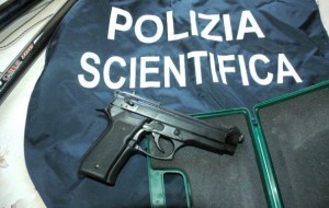 Sono dell’FBI, custodisci le mie chiavi. No? e io ti sparo: denunciato turista di Modena