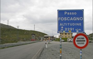 Autista brindisino fermato alla frontiera svizzera con 500 litri di alcool
